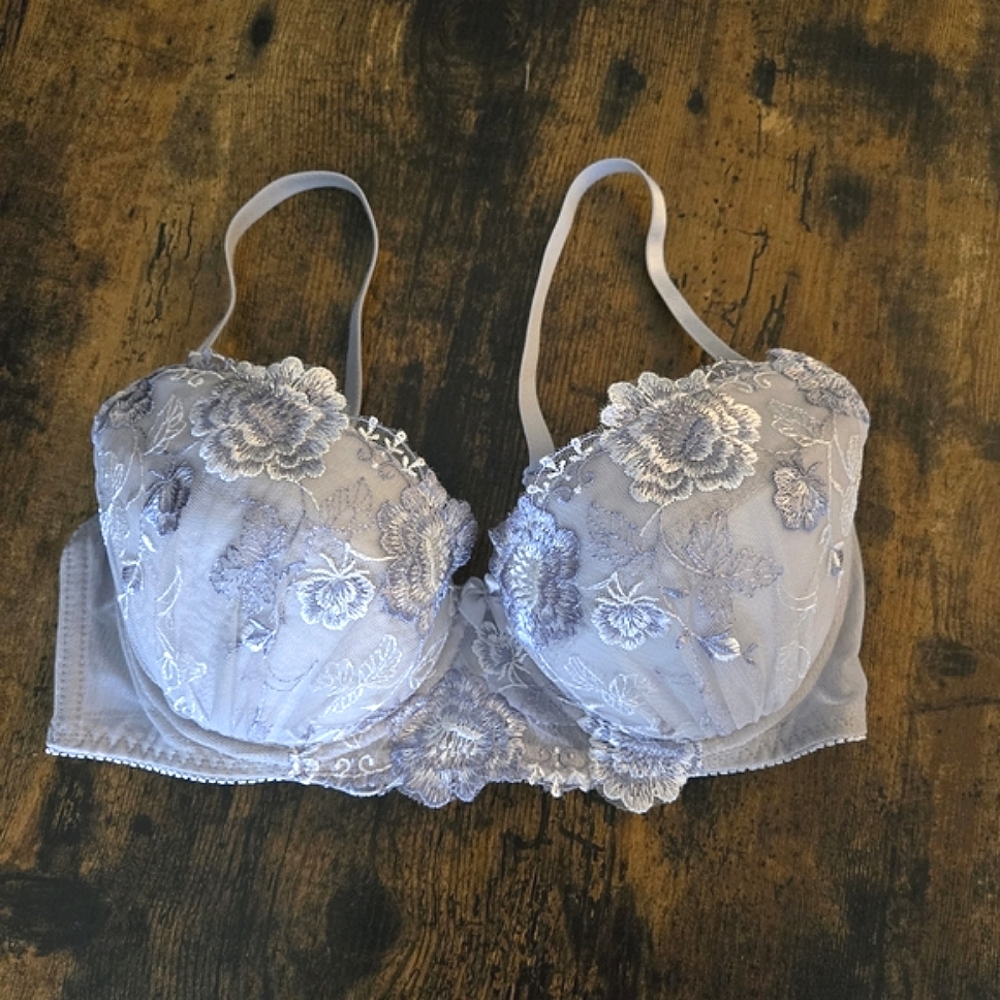 Japanese beautiful embroidered floral lace bra 34C Padded bra